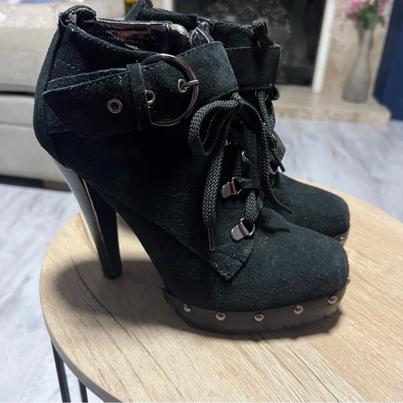 COLIN STUART Women’s Ankle Booties suede Heel 4.8” size 8.5 laced up and buckle - Picture 14 of 14